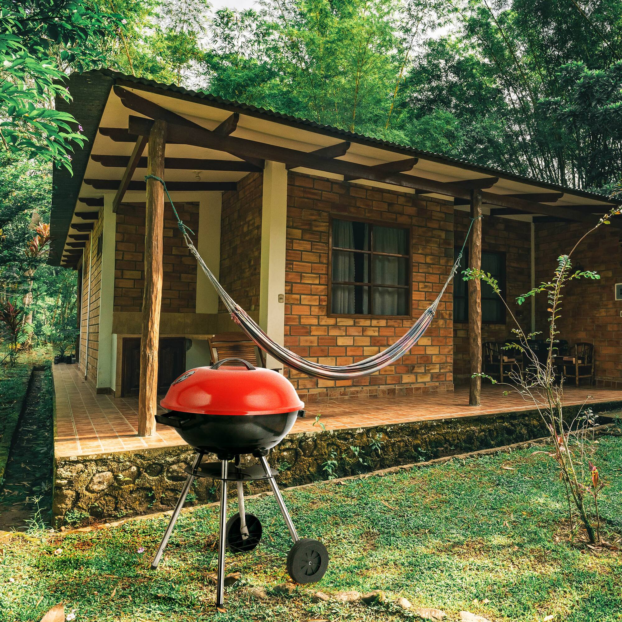 Brentwood BB-1701 17" Red Portable Charcoal BBQ Grill
